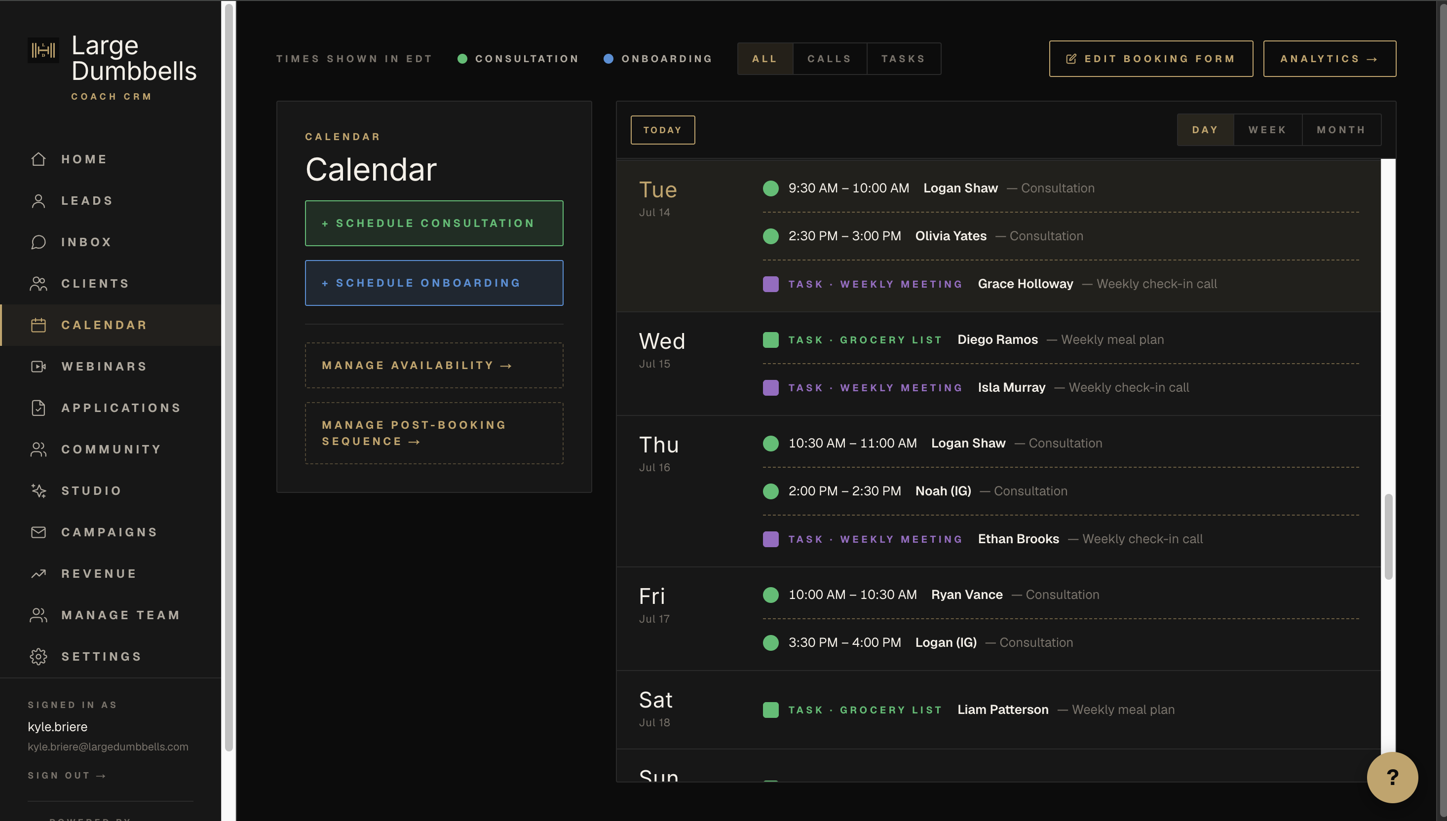 A calendar that fills itself
